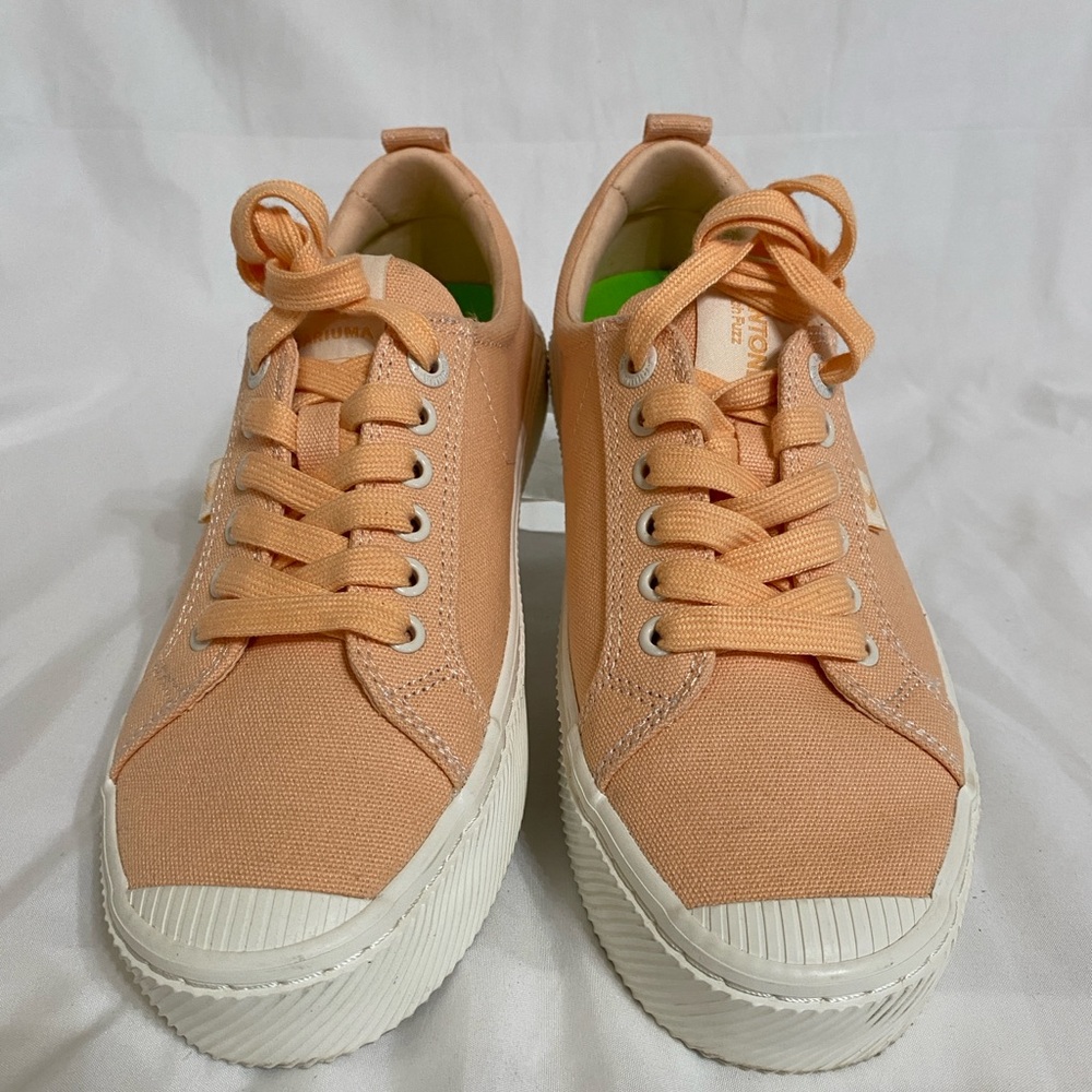 Cariuma Peach Canvas PANTONE OCA LOW VEGAN SNEAKERS, Peach/Wht Unisex: M8 W9.5 - Picture 13 of 14